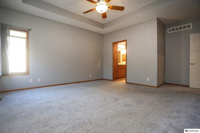 8536 S 102nd Street, La Vista, NE 68128