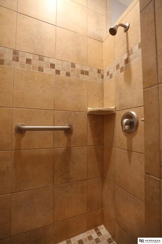 8536 S 102nd Street, La Vista, NE 68128