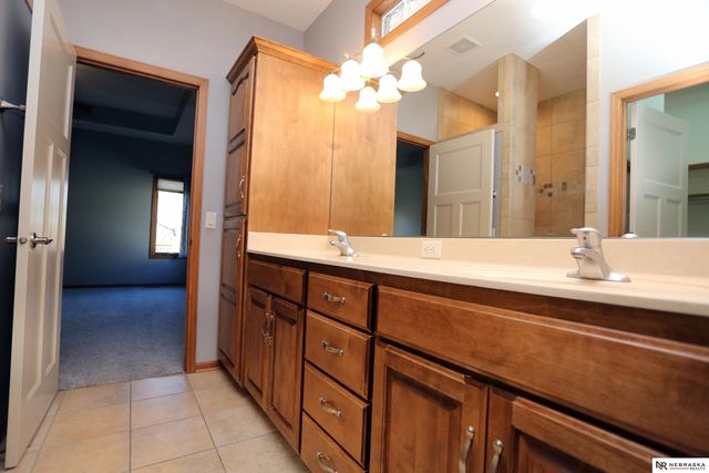 8536 S 102nd Street, La Vista, NE 68128