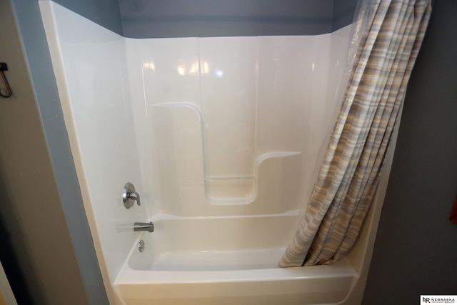 8536 S 102nd Street, La Vista, NE 68128