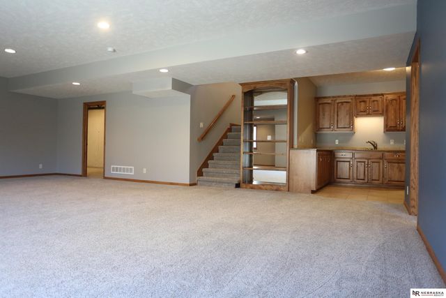 8536 S 102nd Street, La Vista, NE 68128