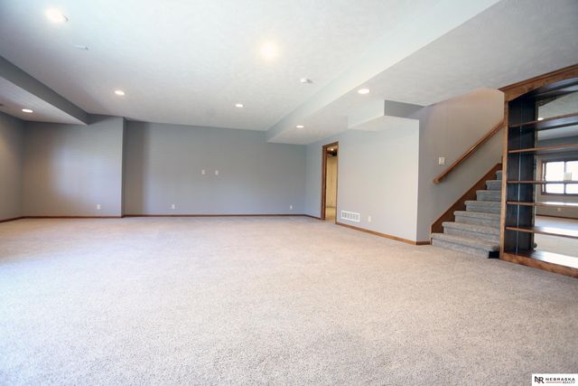 8536 S 102nd Street, La Vista, NE 68128