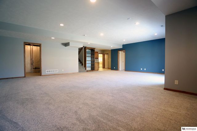 8536 S 102nd Street, La Vista, NE 68128