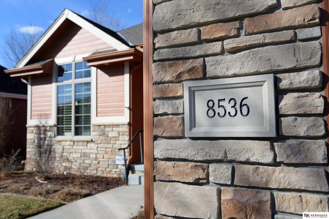 8536 S 102nd Street, La Vista, NE 68128