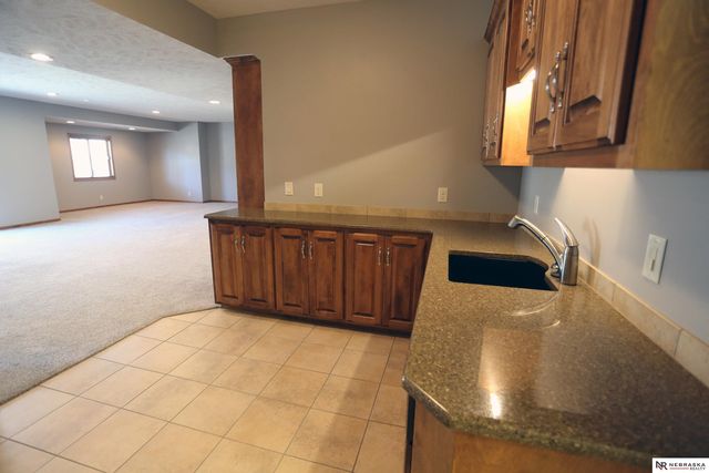 8536 S 102nd Street, La Vista, NE 68128