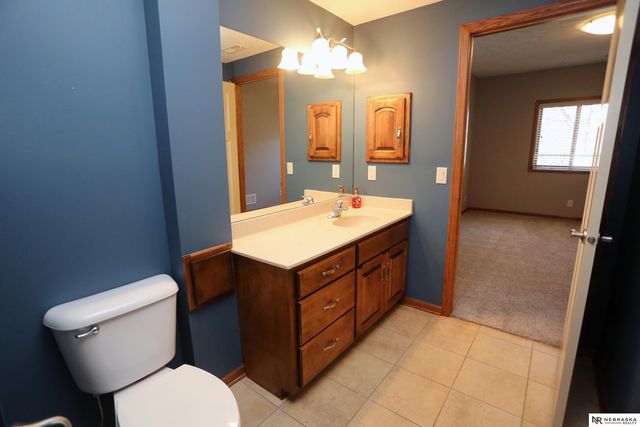 8536 S 102nd Street, La Vista, NE 68128