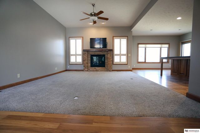 8536 S 102nd Street, La Vista, NE 68128