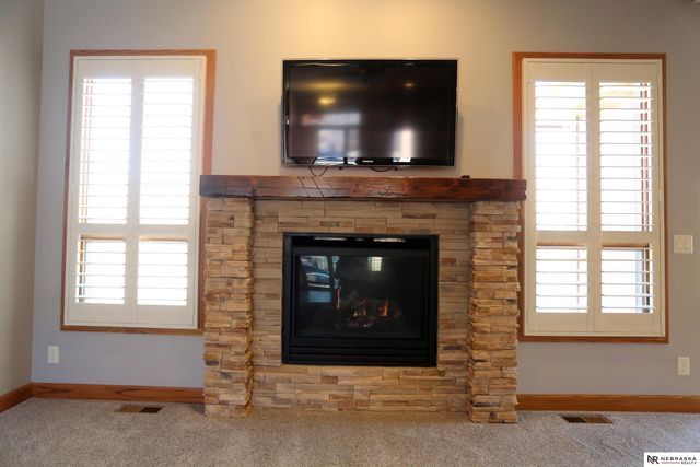 8536 S 102nd Street, La Vista, NE 68128