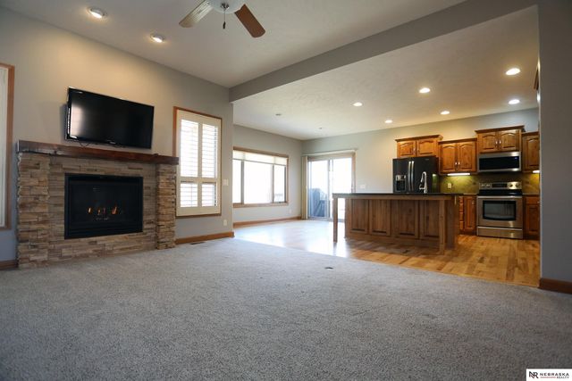 8536 S 102nd Street, La Vista, NE 68128