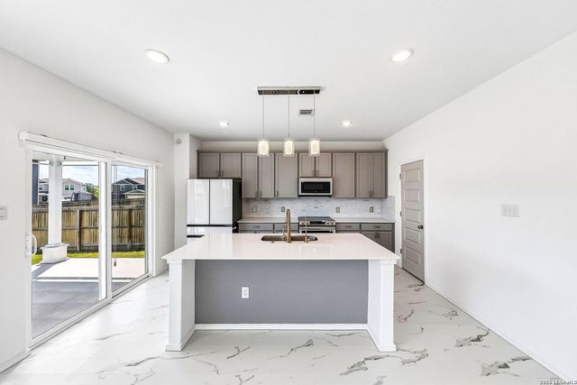 207 Brook Shadow, Cibolo, TX 78108