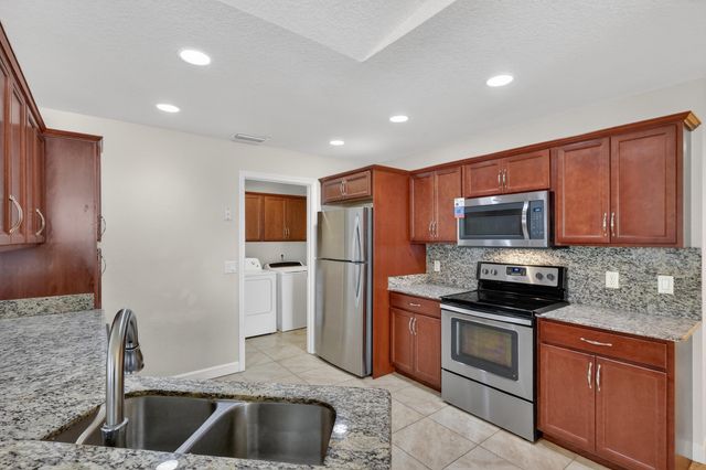 7 Aragon Lane, Port St. Lucie, Port St Lucie, FL 34952