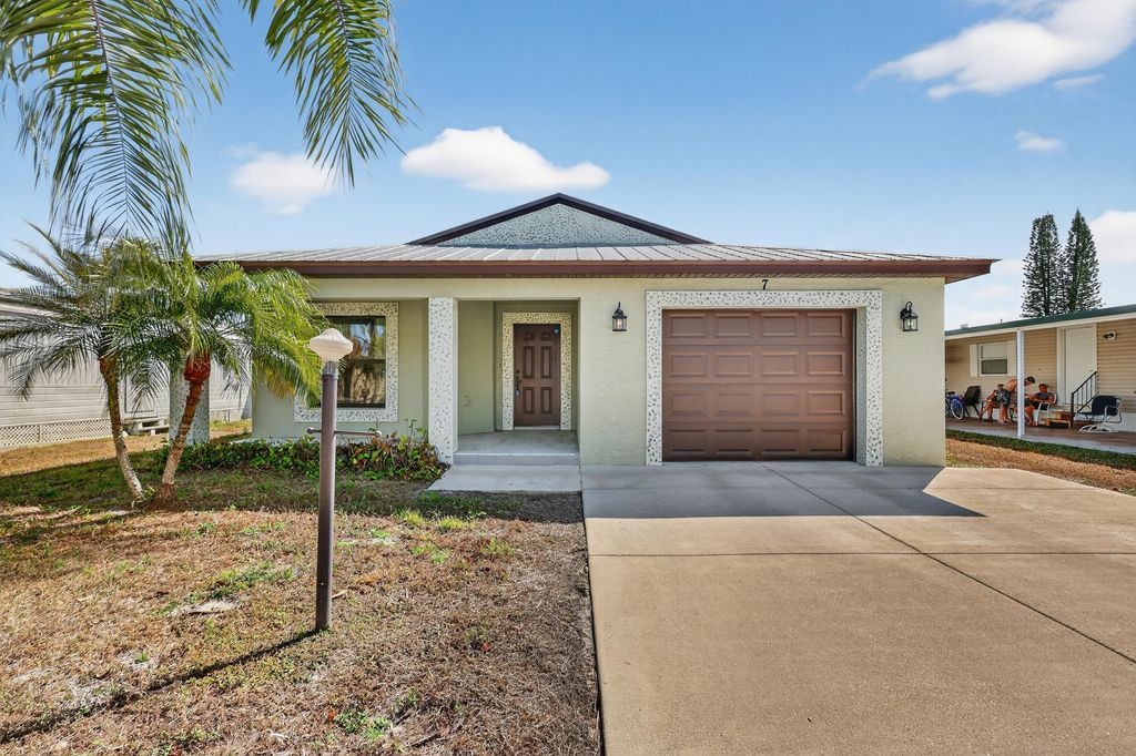 7 Aragon Lane, Port St. Lucie, Port St Lucie, FL 34952