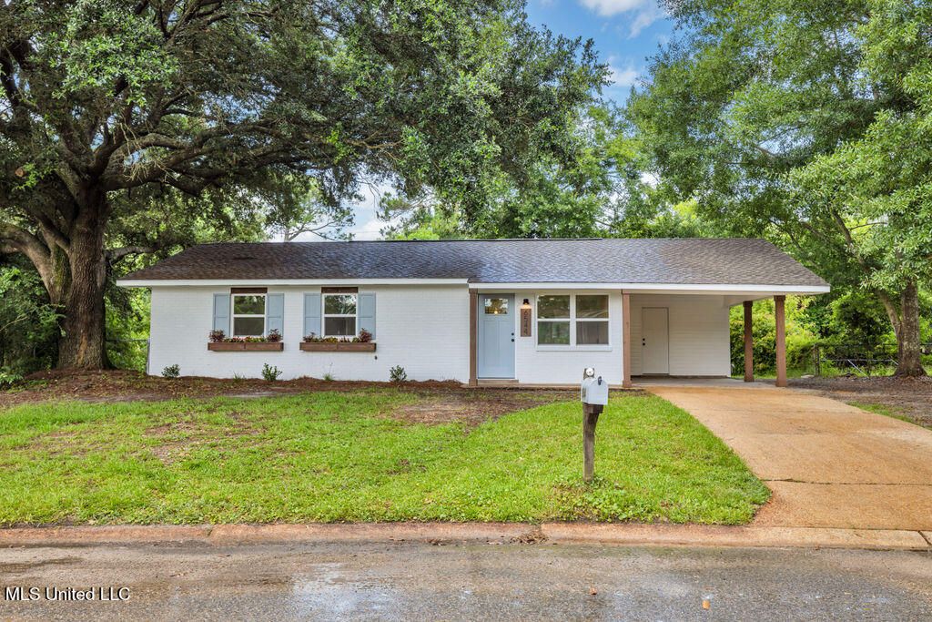6544 Columbus Circle, Ocean Springs, MS 39564