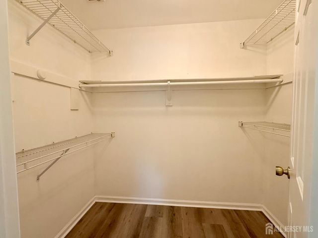 902 Woodhaven Drive, Edison, NJ 08817