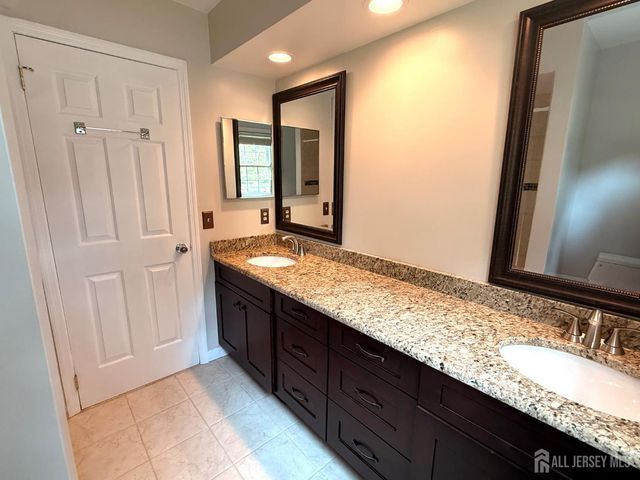 902 Woodhaven Drive, Edison, NJ 08817