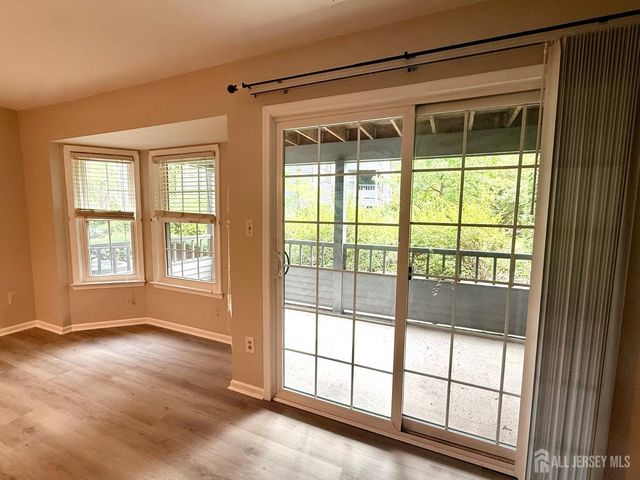 902 Woodhaven Drive, Edison, NJ 08817