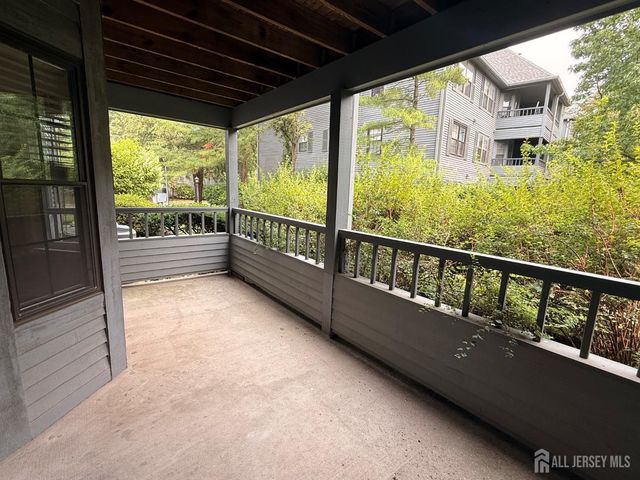 902 Woodhaven Drive, Edison, NJ 08817