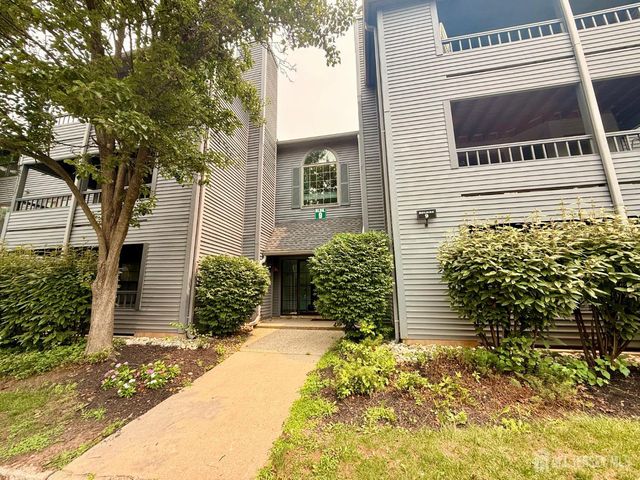 902 Woodhaven Drive, Edison, NJ 08817