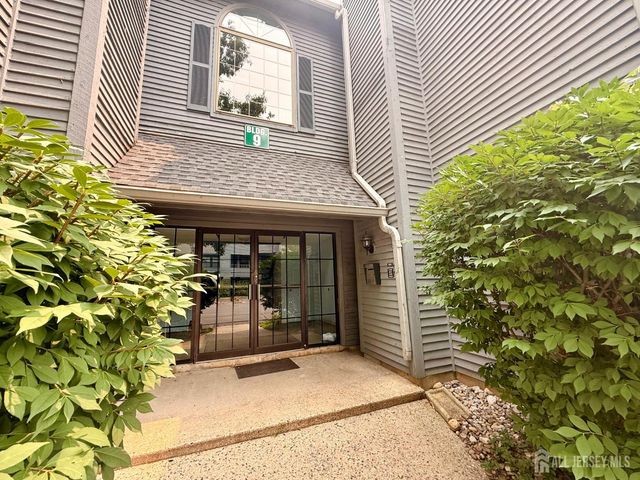902 Woodhaven Drive, Edison, NJ 08817