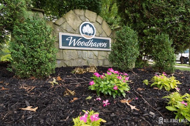 902 Woodhaven Drive, Edison, NJ 08817