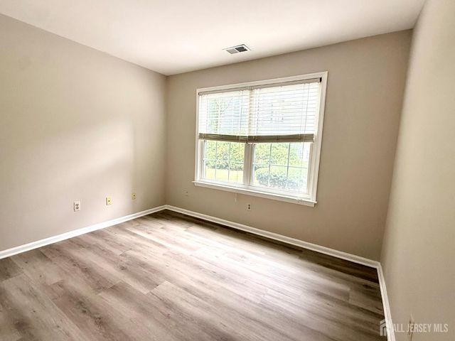 902 Woodhaven Drive, Edison, NJ 08817