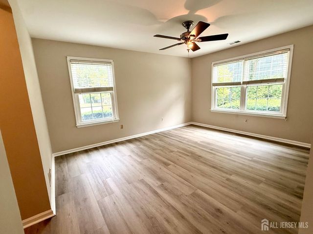 902 Woodhaven Drive, Edison, NJ 08817