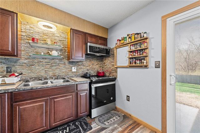 701 NE Banner Drive, Lee's Summit, MO 64086