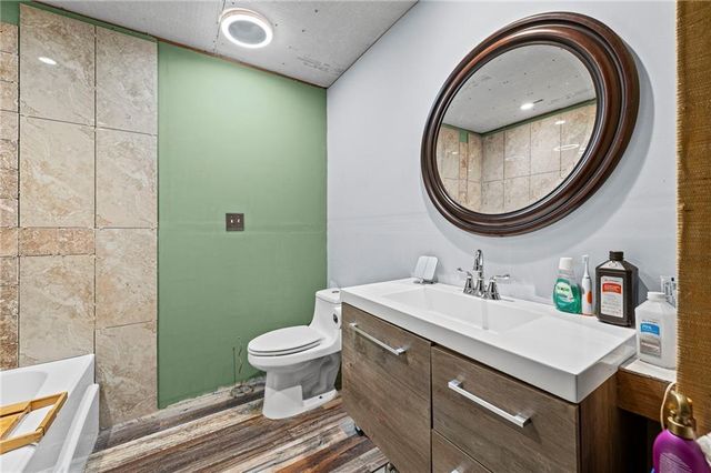 701 NE Banner Drive, Lee's Summit, MO 64086