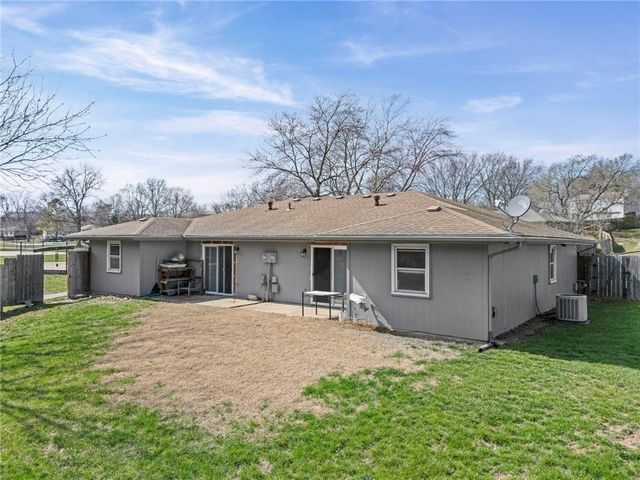 701 NE Banner Drive, Lee's Summit, MO 64086