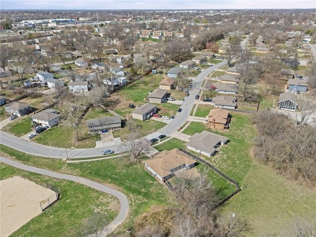 701 NE Banner Drive, Lee's Summit, MO 64086