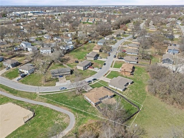 701 NE Banner Drive, Lee's Summit, MO 64086