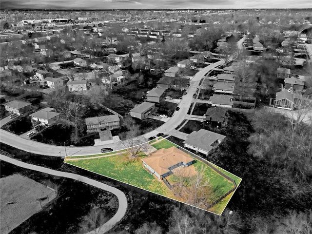 701 NE Banner Drive, Lee's Summit, MO 64086