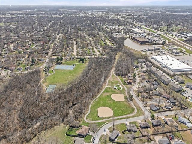 701 NE Banner Drive, Lee's Summit, MO 64086