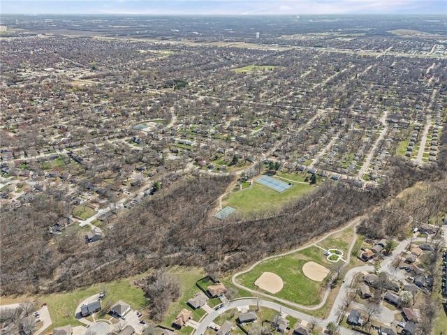 701 NE Banner Drive, Lee's Summit, MO 64086