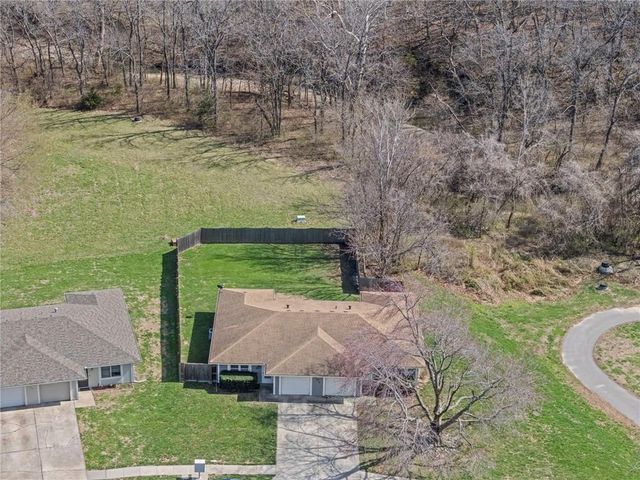 701 NE Banner Drive, Lee's Summit, MO 64086