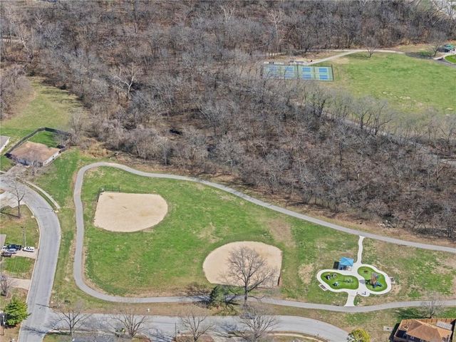 701 NE Banner Drive, Lee's Summit, MO 64086