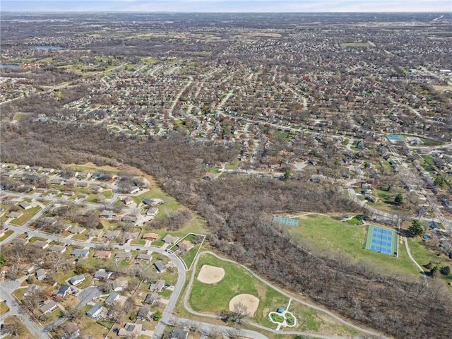 701 NE Banner Drive, Lee's Summit, MO 64086