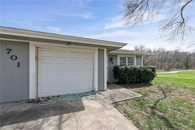 701 NE Banner Drive, Lee's Summit, MO 64086