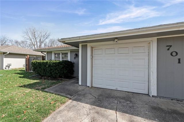 701 NE Banner Drive, Lee's Summit, MO 64086