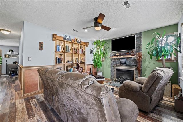 701 NE Banner Drive, Lee's Summit, MO 64086