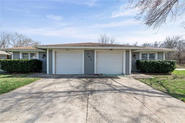 701 NE Banner Drive, Lee's Summit, MO 64086