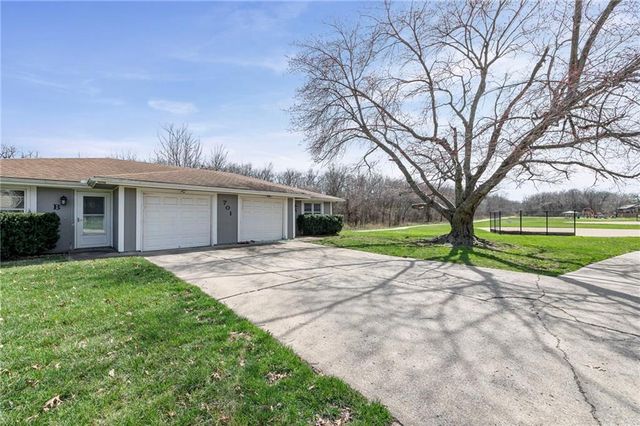 701 NE Banner Drive, Lee's Summit, MO 64086