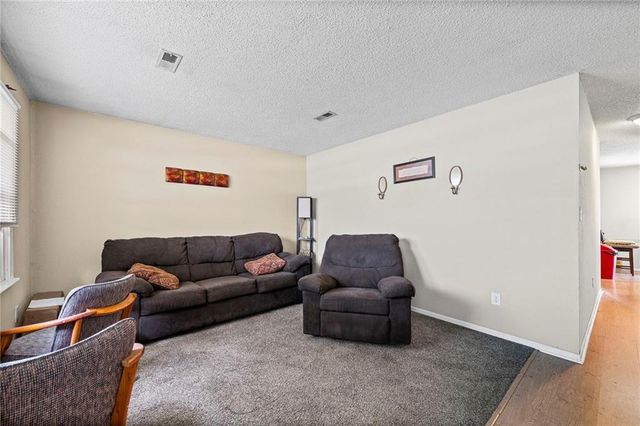 701 NE Banner Drive, Lee's Summit, MO 64086