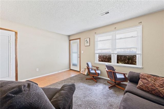 701 NE Banner Drive, Lee's Summit, MO 64086