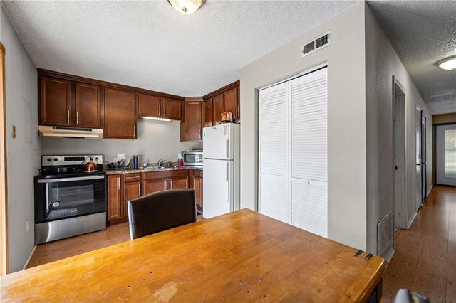 701 NE Banner Drive, Lee's Summit, MO 64086