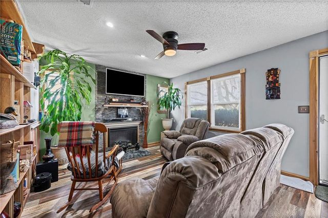 701 NE Banner Drive, Lee's Summit, MO 64086