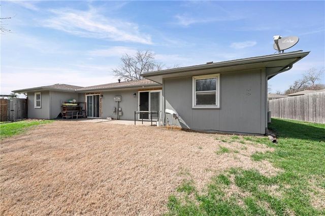 701 NE Banner Drive, Lee's Summit, MO 64086