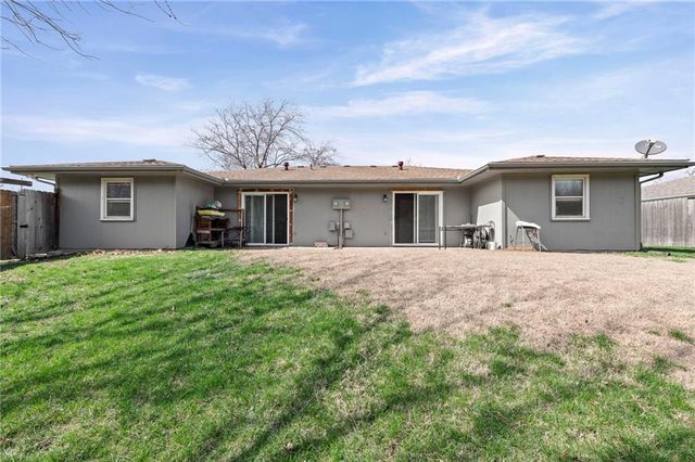 701 NE Banner Drive, Lee's Summit, MO 64086