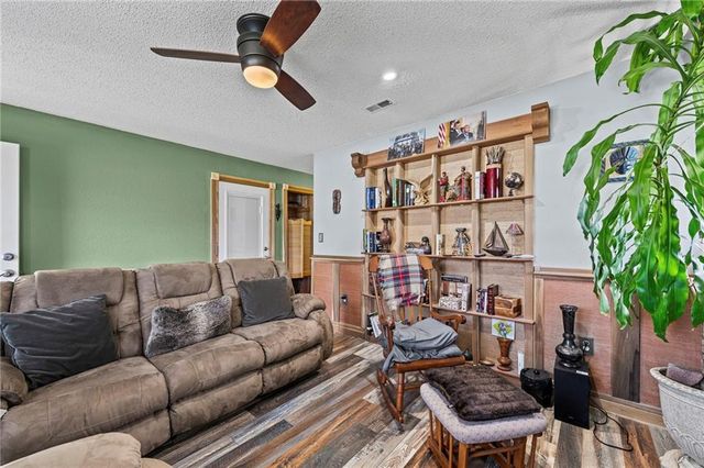 701 NE Banner Drive, Lee's Summit, MO 64086