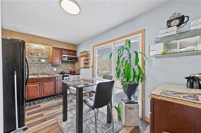 701 NE Banner Drive, Lee's Summit, MO 64086